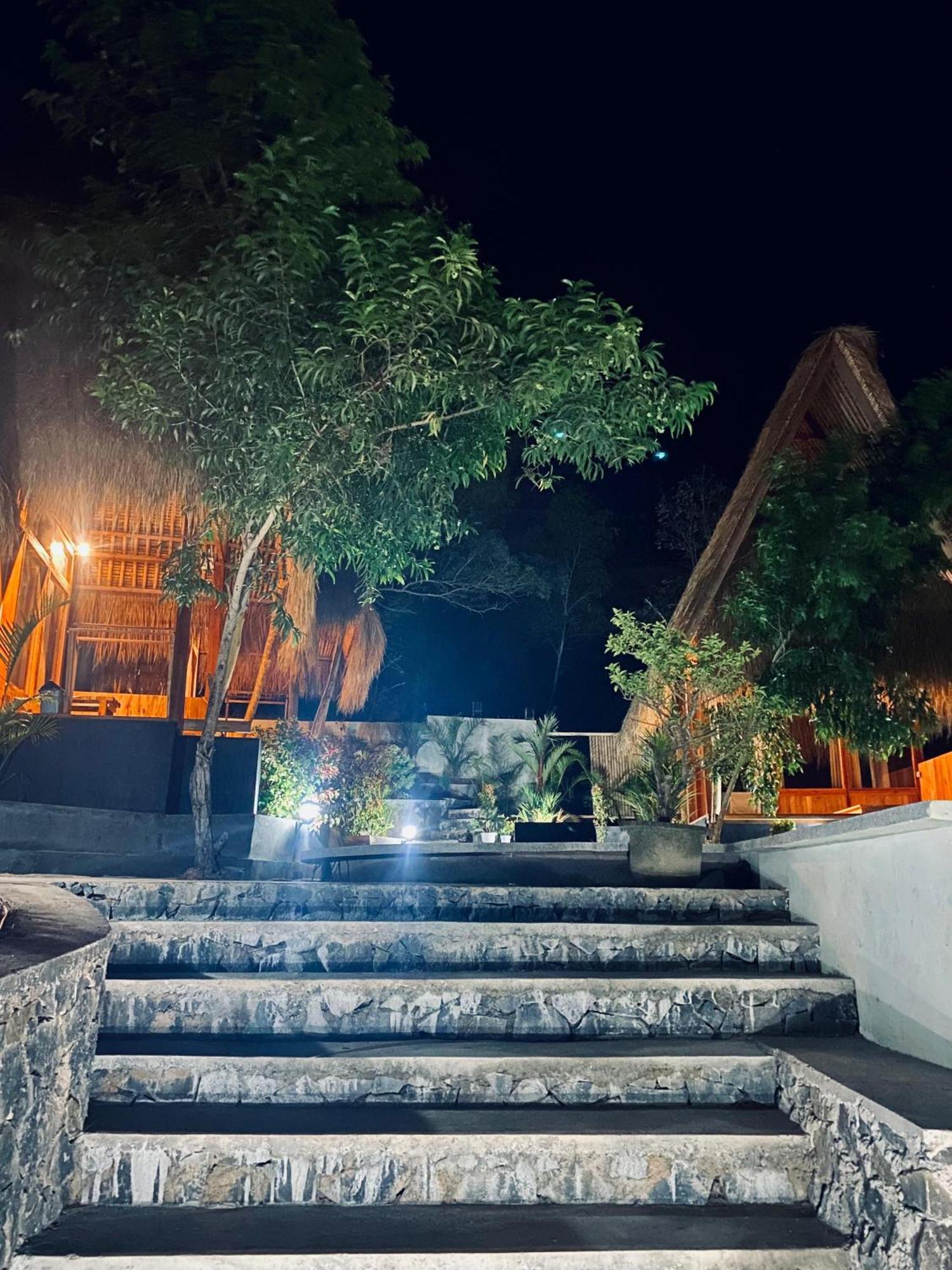 Sky Mountain Views Hotel Kuta  Bagian luar foto
